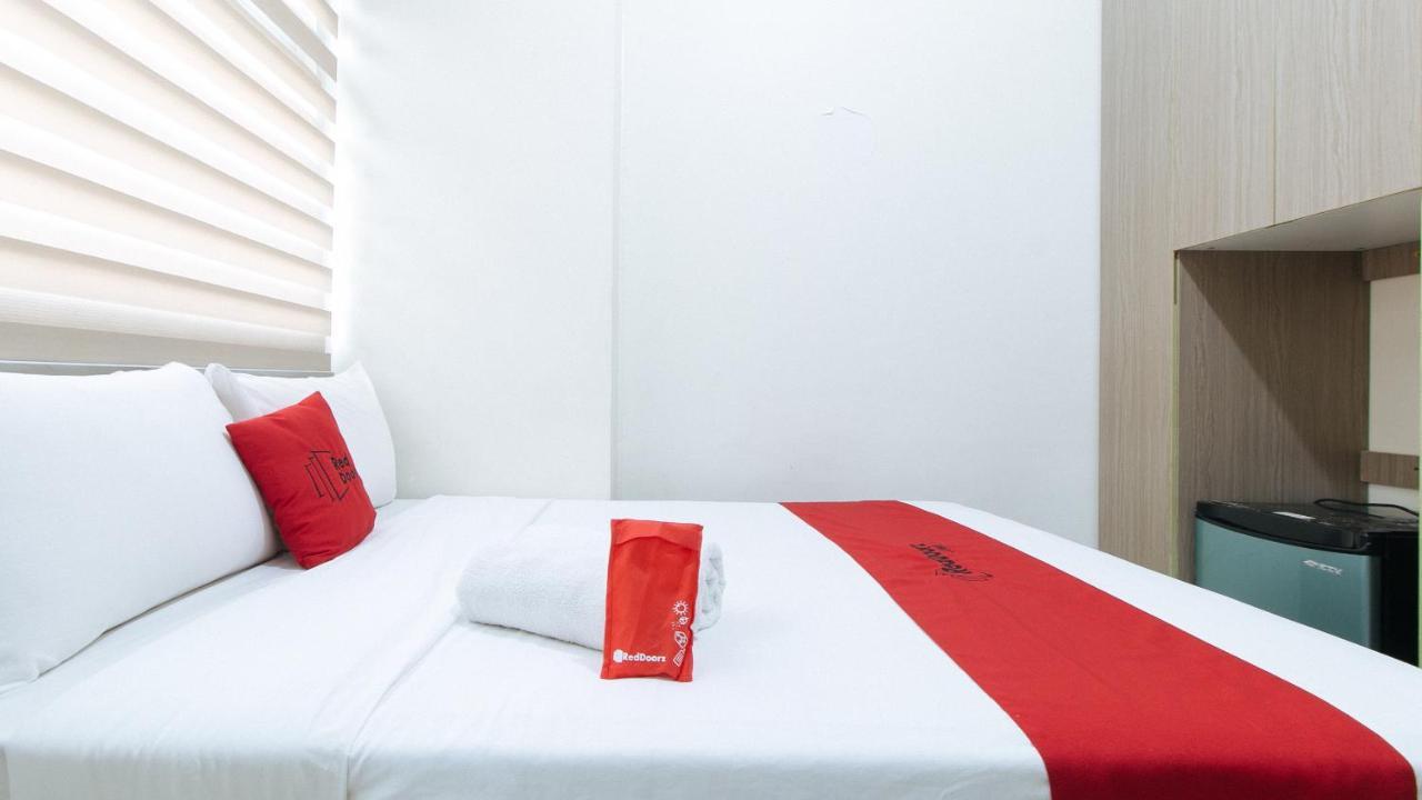 Reddoorz Plus @ Urban Deca Tower Edsa 2 Мандалуйонг Экстерьер фото